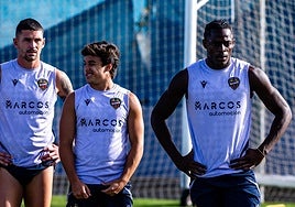 Dela, Carlos Álvarez y Etta Eyong.