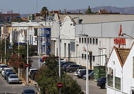 Calle de un polígono industrial en Aldaia.