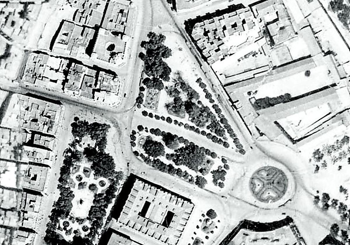 Cuando el Ayuntamiento partió en dos la Glorieta