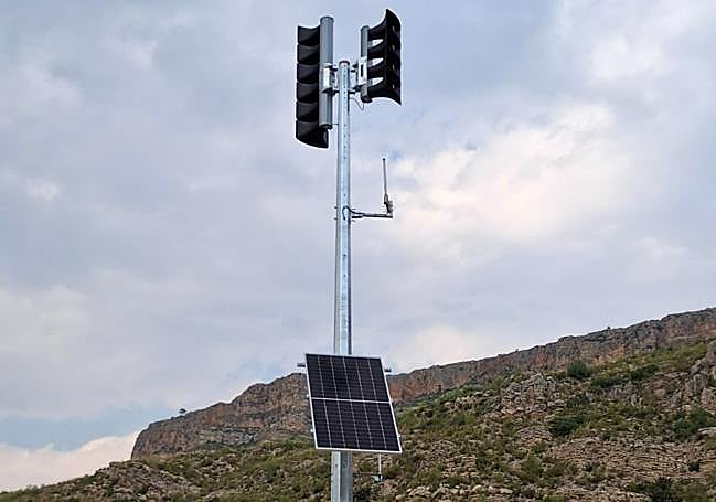 Sirenas colocadas en el antiguo balneario de Chulilla.