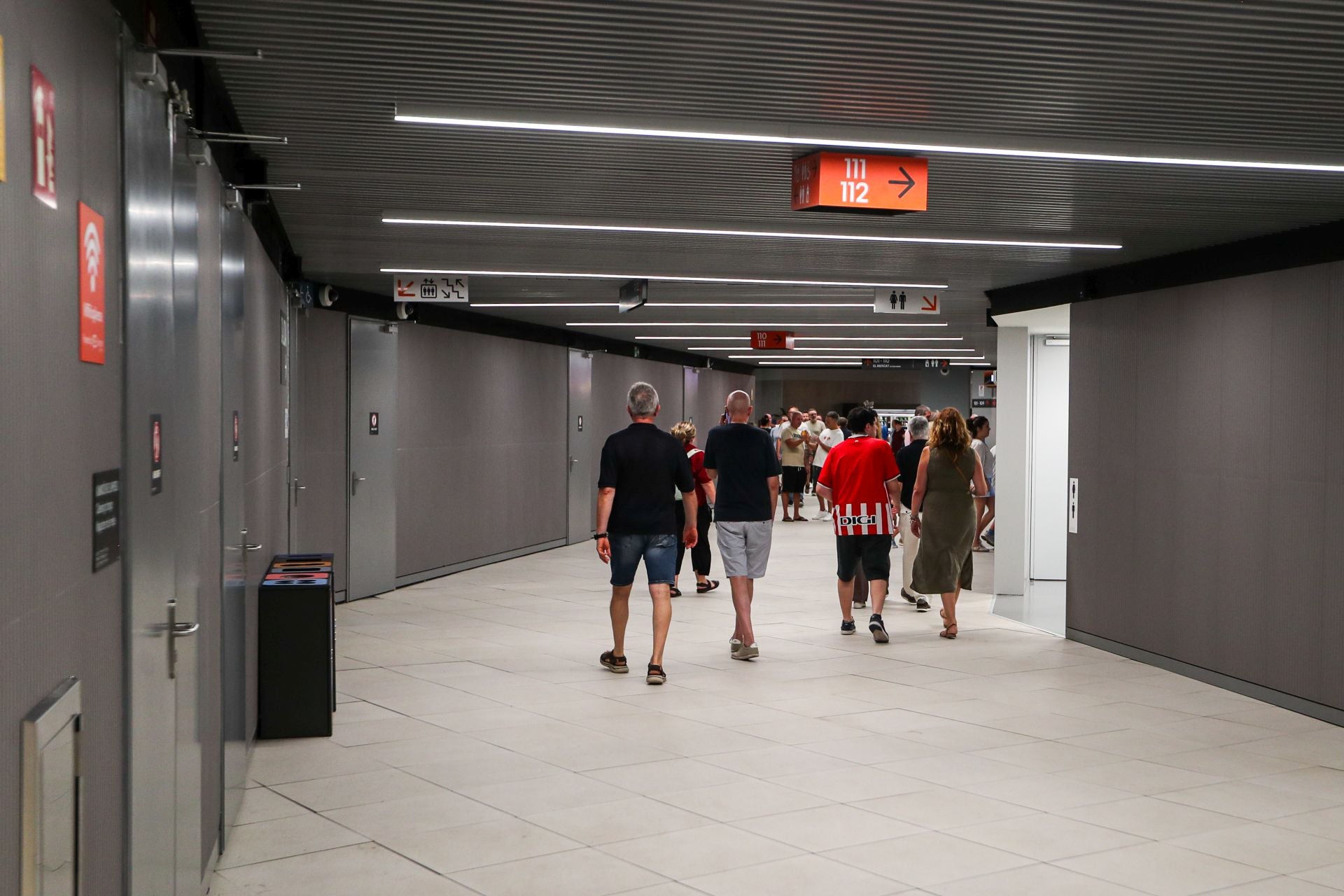 El Roig Arena prueba el modo baloncesto con los socios del Valencia Basket