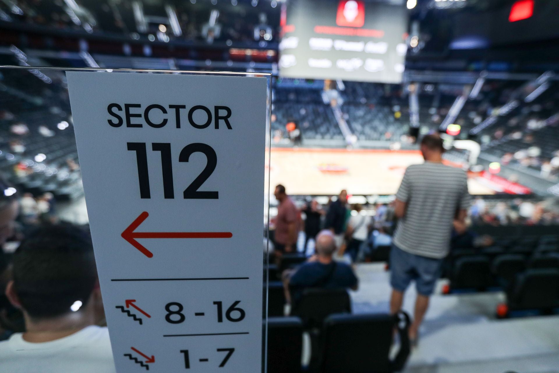 El Roig Arena prueba el modo baloncesto con los socios del Valencia Basket