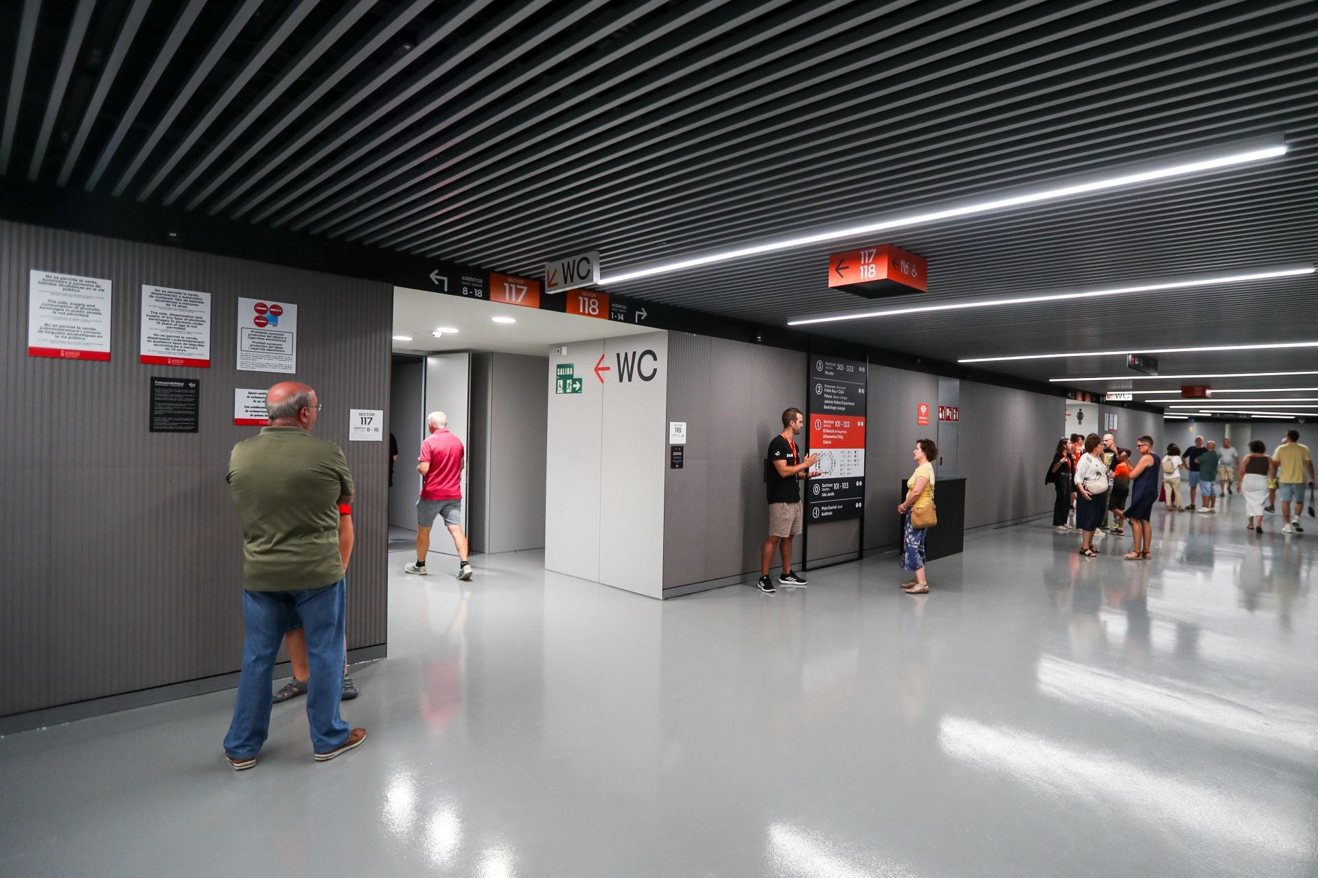 El Roig Arena prueba el modo baloncesto con los socios del Valencia Basket