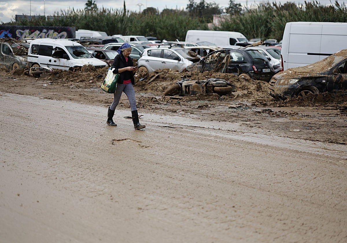 Una mujer en una de las localidades afectadas, a mediados de diciembre.