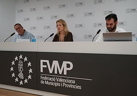 La presidenta de la FVMP, Paqui Bartual, en una sesión de la entidad.