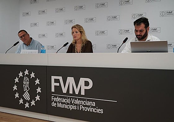 La presidenta de la FVMP, Paqui Bartual, en una sesión de la entidad.