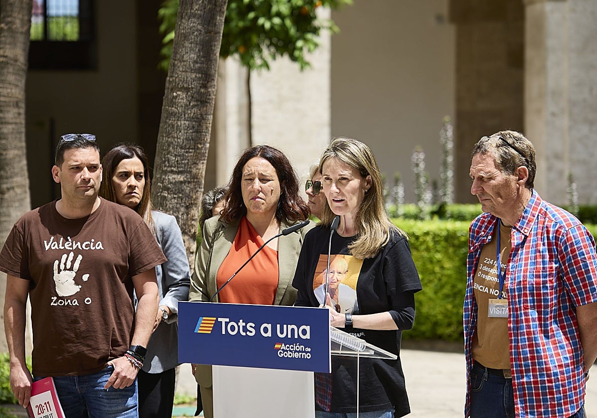 Las presidentas de las asociaciones que no acuden a la cita, Rosa Álvarez y Mariló Gradolí.