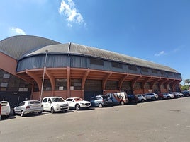 La cubierta del Palau d'Esports será sustituida a causa de las goteras.