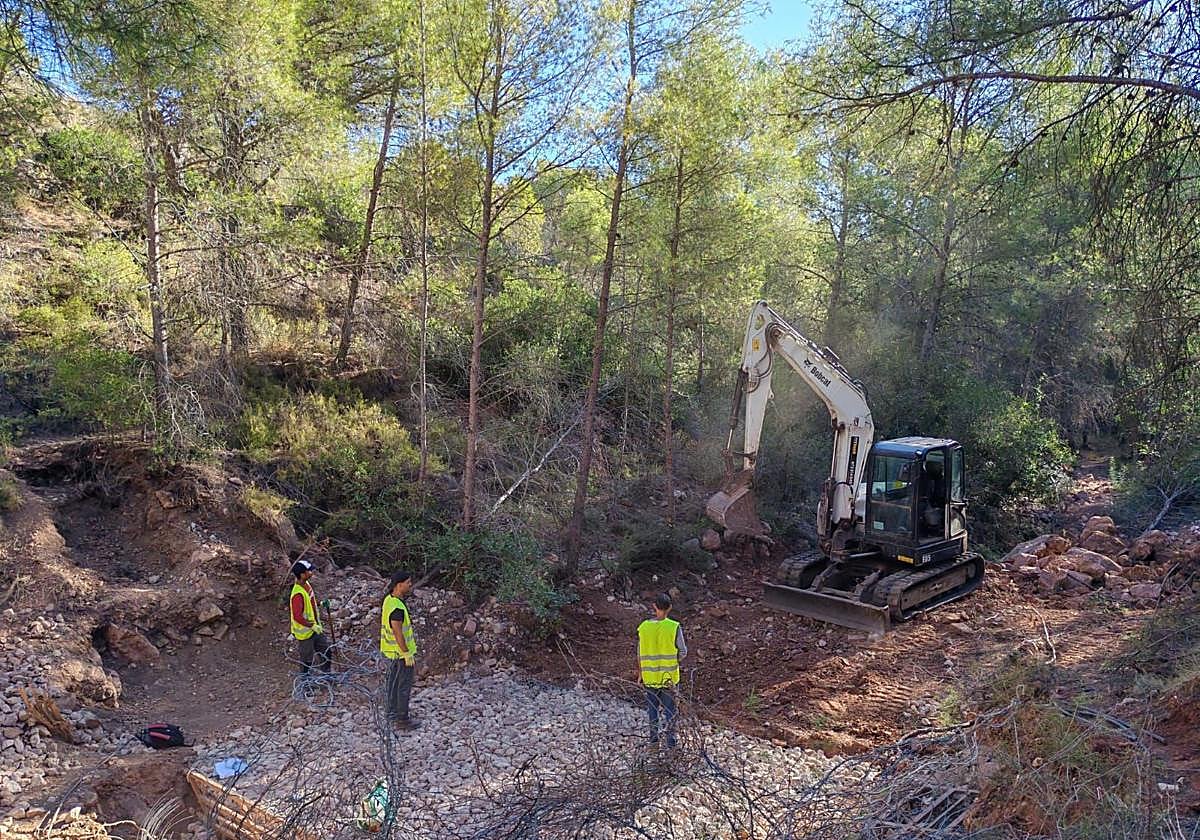 Construcción de los diques de contención en Vilamarxant.