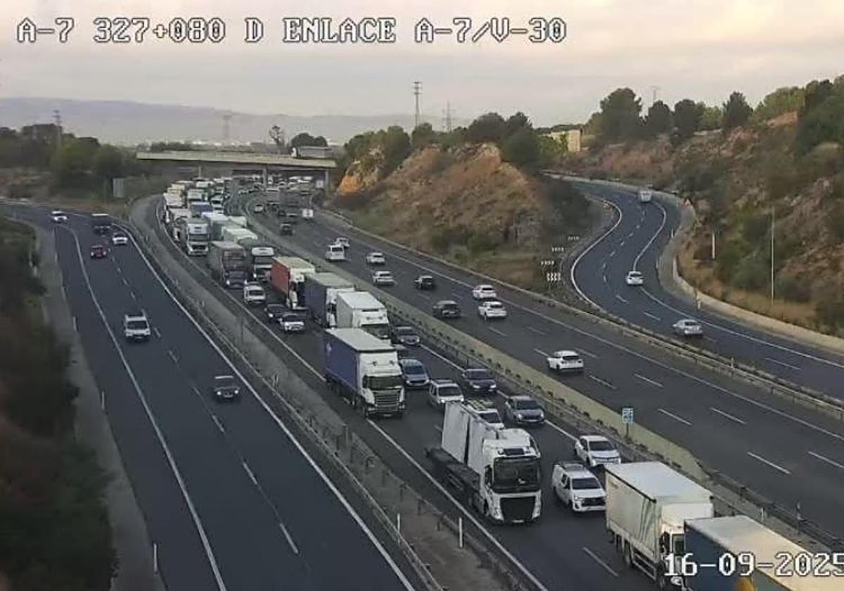 Atascos en la A-7 este martes, 16 de septiembre.
