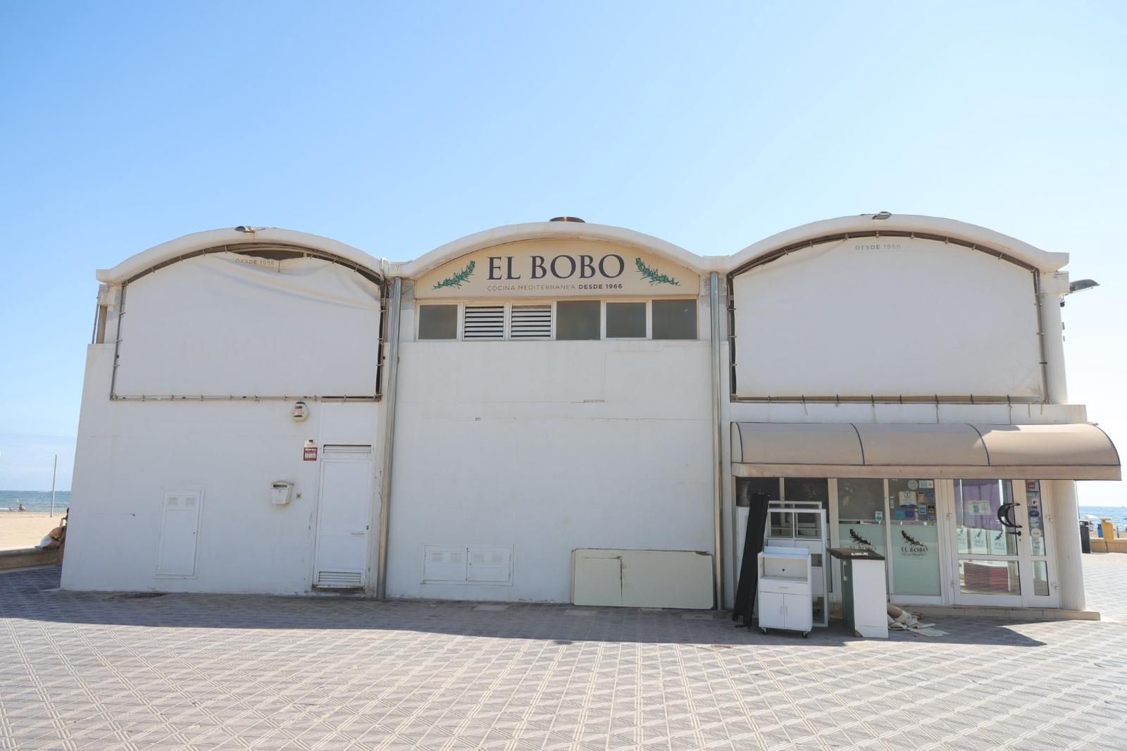 Los chiringuitos de la Malvarrosa se preparan para el derribo