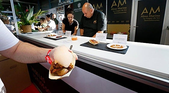 Una treintena de establecimientos de alta cocina ofrecen sus tapas a precios populares en Alicante Gastronómica