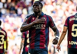 Etta Eyong, celebrando su primer gol como jugador del Levante.