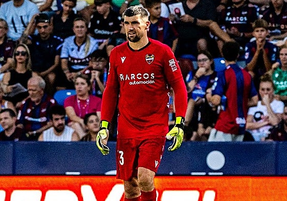 Mathew Ryan, con el Levante en el Ciutat de València.