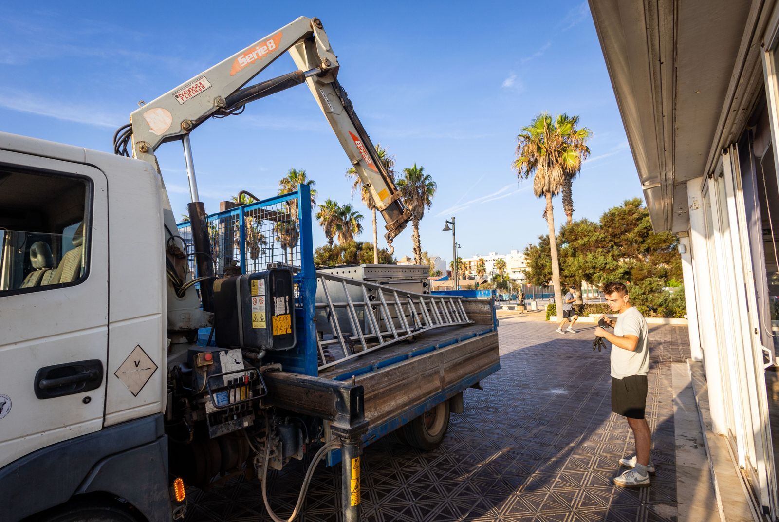 Los chiringuitos de la Malvarrosa se preparan para el derribo
