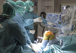 Intervención quirúrgica en un hospital.