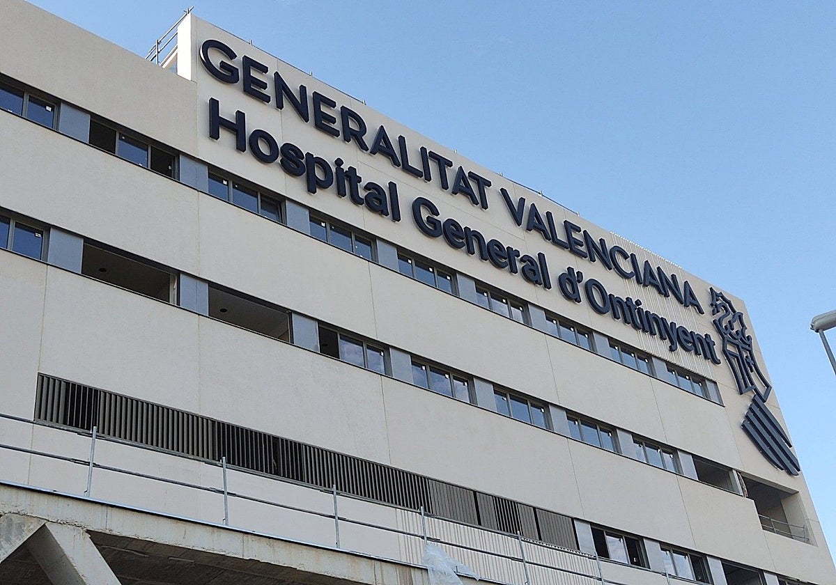 Nueva fachada del hospital de Ontinyent a punto de entrar en servicio.
