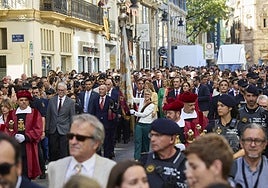 Un momento de la procesión del pasado año, con Robles como abanderada.