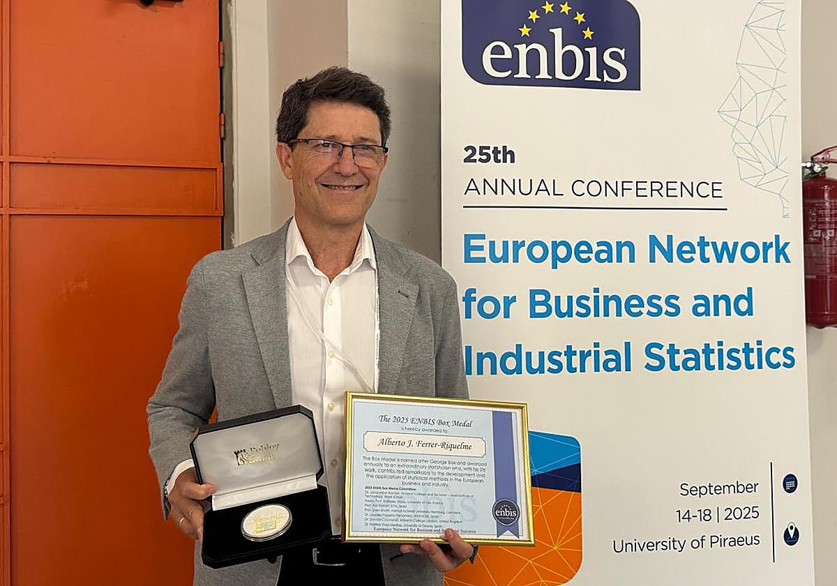 Alberto Ferrer, con el reconocimiento.