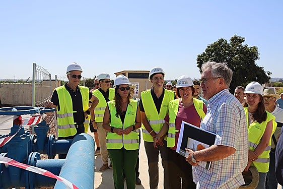 Visita a una de las instalaciones de riego de Quart de Poblet.