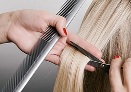 María Baras, peluquera: «Este es el tinte de pelo que más rejuvenece»