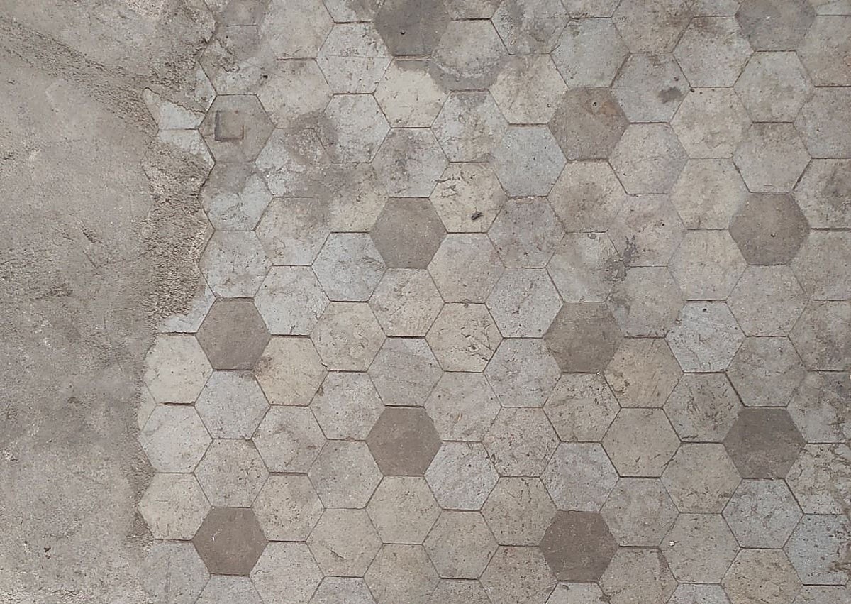 Imagen secundaria 1 - Resto de reja, suelo Nolla y bancada de mármol grafiada.