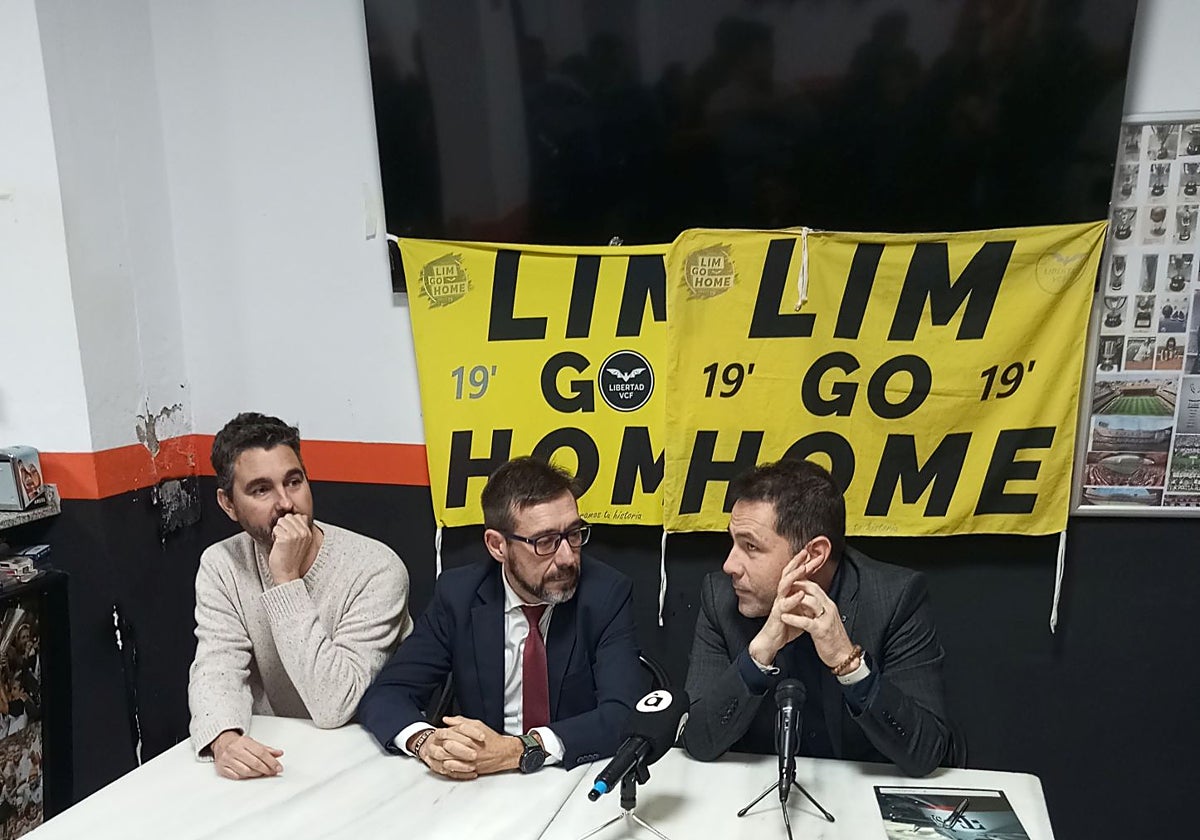 Responsables de Libertad VCF, en una rueda de prensa.