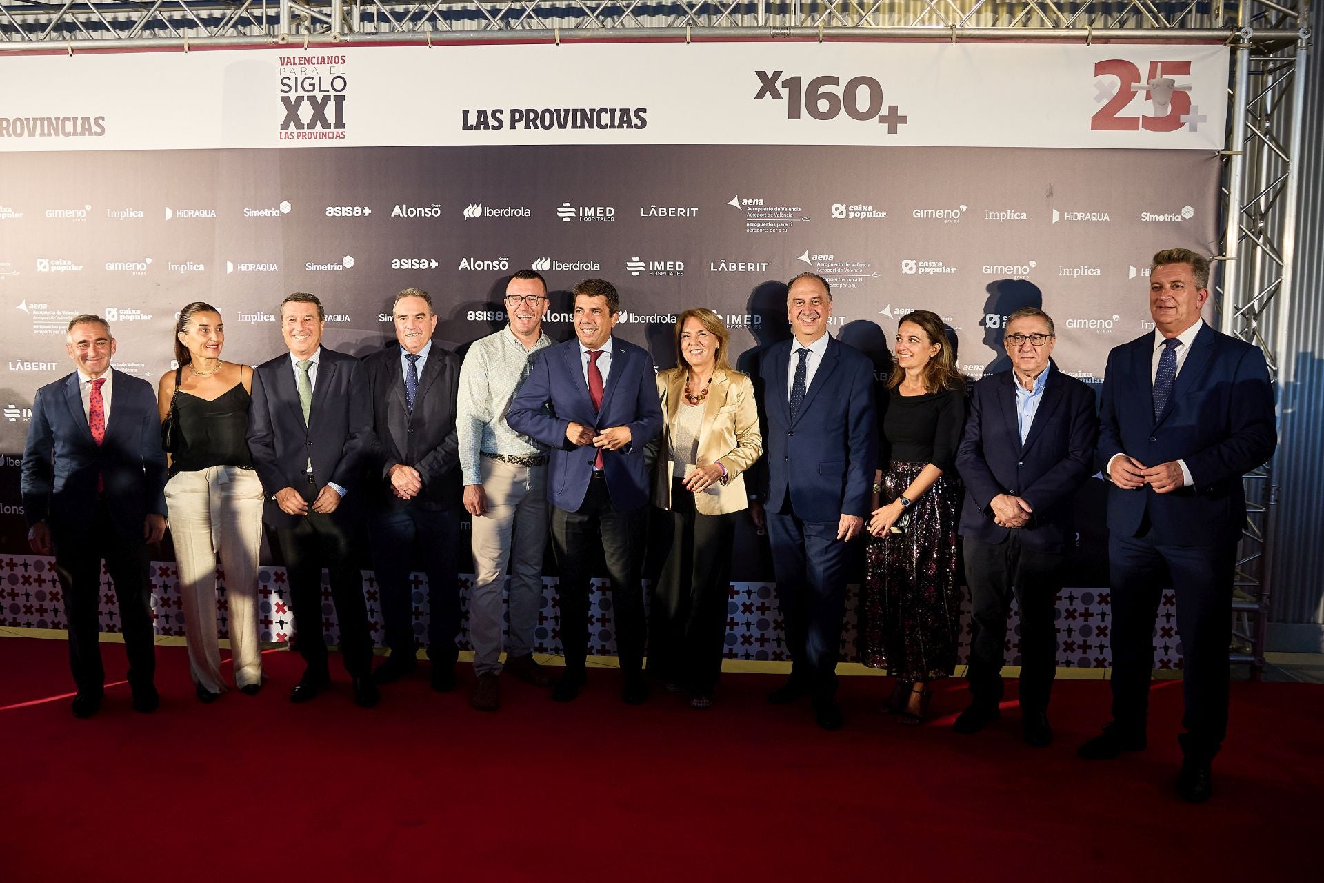 El Gobierno valenciano acudió con una amplia representación a la gala. De izquierda a derecha: Miguel Barrachina, Ruth Merino, Marciano Gómez, Francisco José Gan Pampols, Vicent Mompó (presidente de la Diputación), Carlos Mazón, Susana Camarero, Juan Carlos Valderrama, Nuria Martínez, José Antonio Rovira y Vicente Martínez Mus.