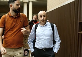 Miguel Polo, a su llegada a los juzgados de Catarroja.