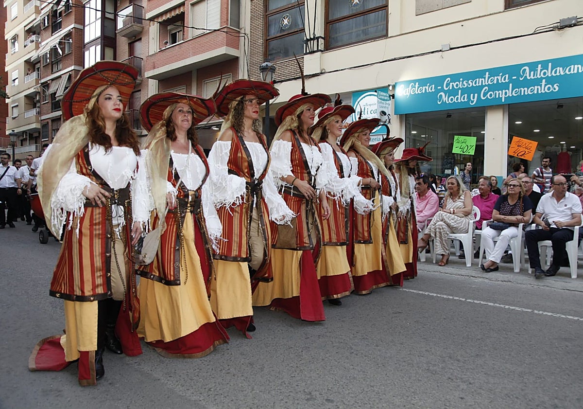 Imagen principal - Entrada y embajada de años anteriores.