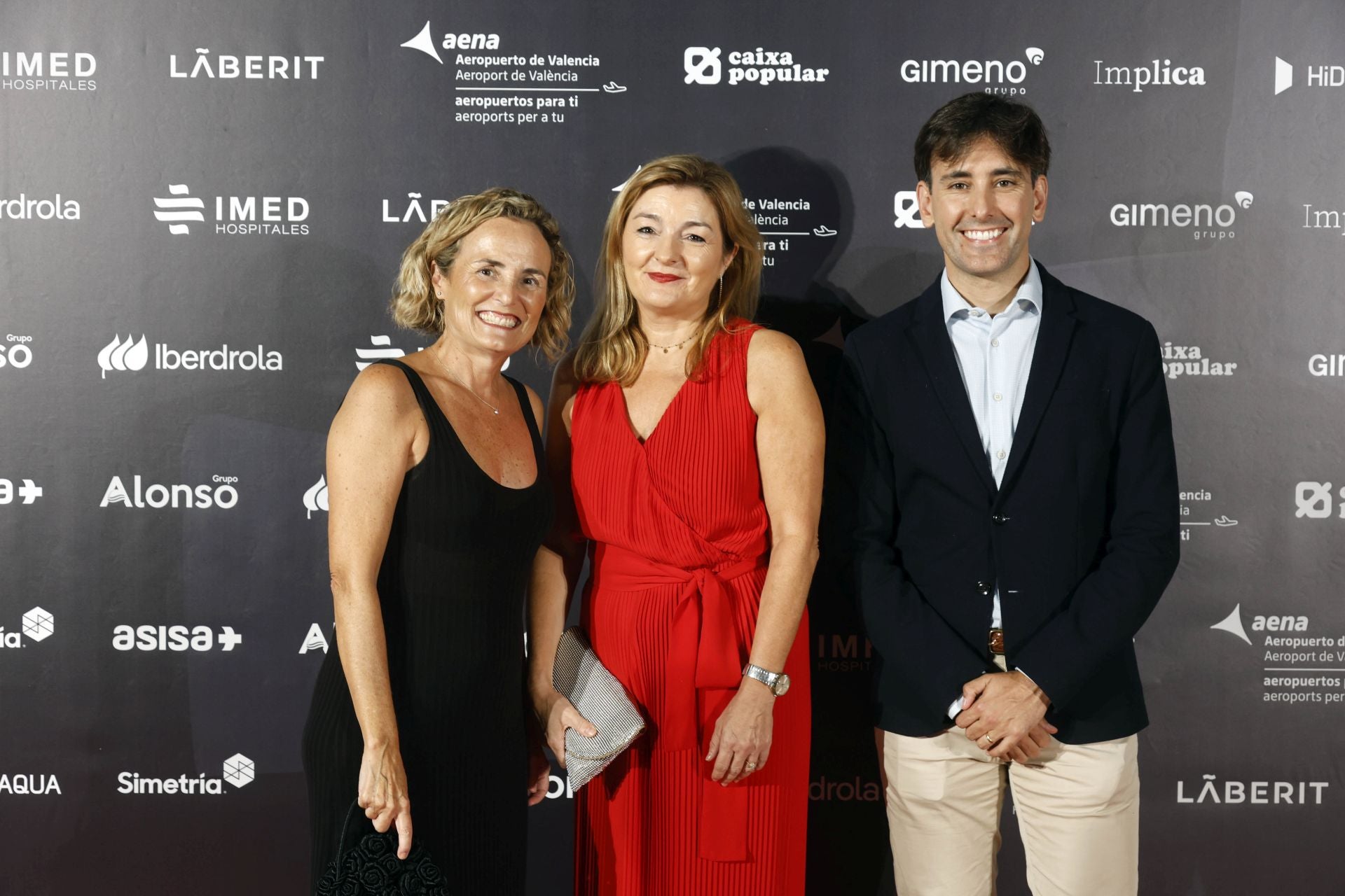 Almudena Frontera, Belén Vázquez, de Grupo R y el periodista Dani Valero.