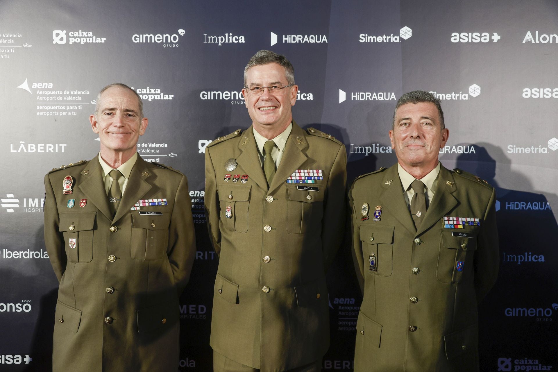 El coronel Jesús Marco, el general de división Enrique Silvela Díaz-Criado (jefe de Estado Mayor del Cuartel General Terrestre de Alta Disponibilidad) y el subteniente Gerardo García.