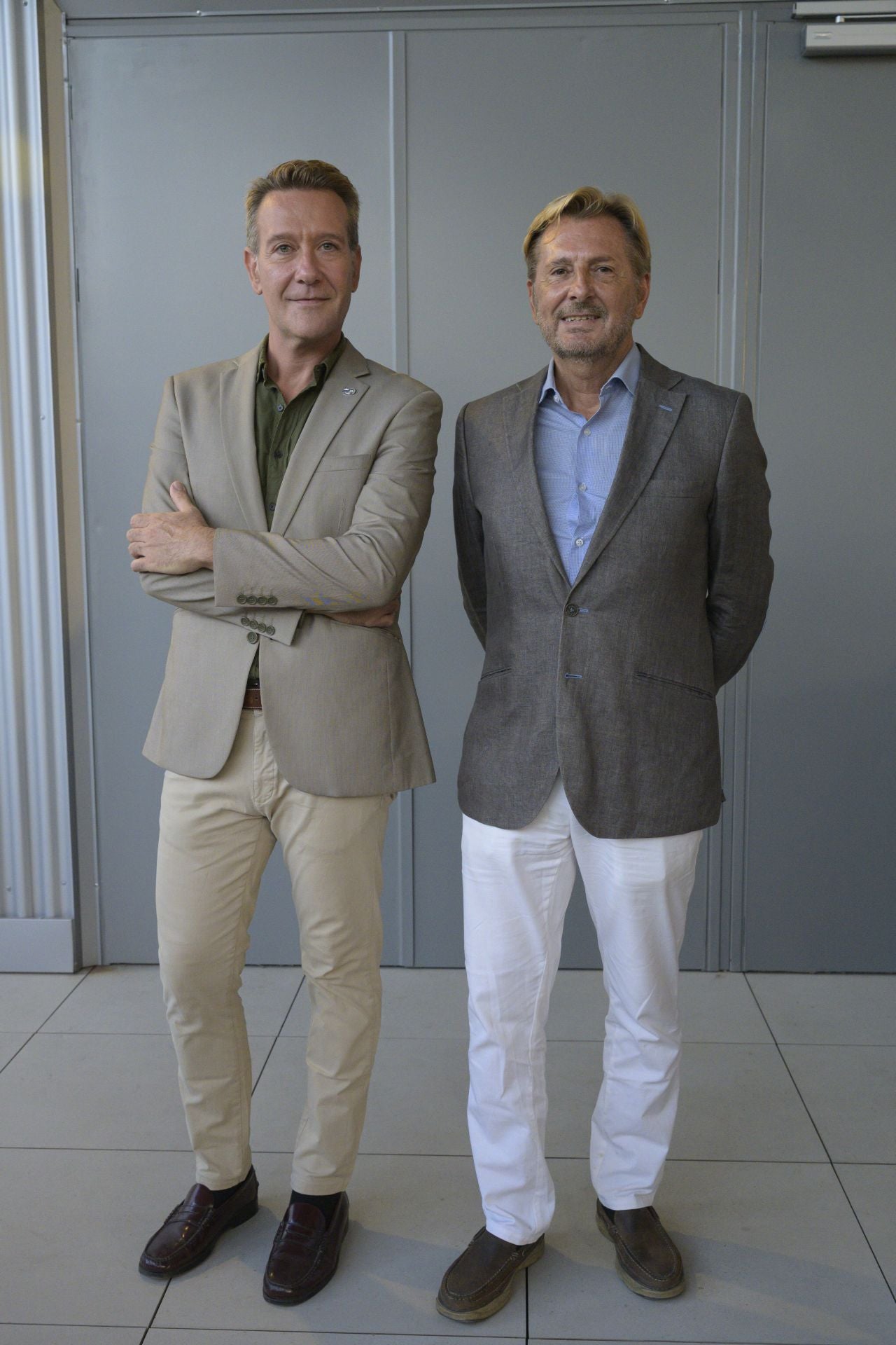 Carlos Cervera combinó un pantalón de la tienda Hannover con una chaqueta Armani. Javier Martínez-Rubio llevaba una chaqueta El Ganso, pantalón de Álvaro Moreno y zapatos Sebago.