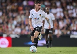 Baptiste Santamaría, ante el Athletic en Mestalla.