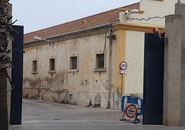 Complejo de Zapadores donde permaneció el mena más de 24 horas custodiado en una silla.