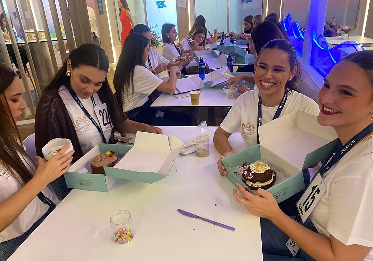 FOTOS | Las candidatas a fallera mayor de Valencia, de taller de repostería en alta mar