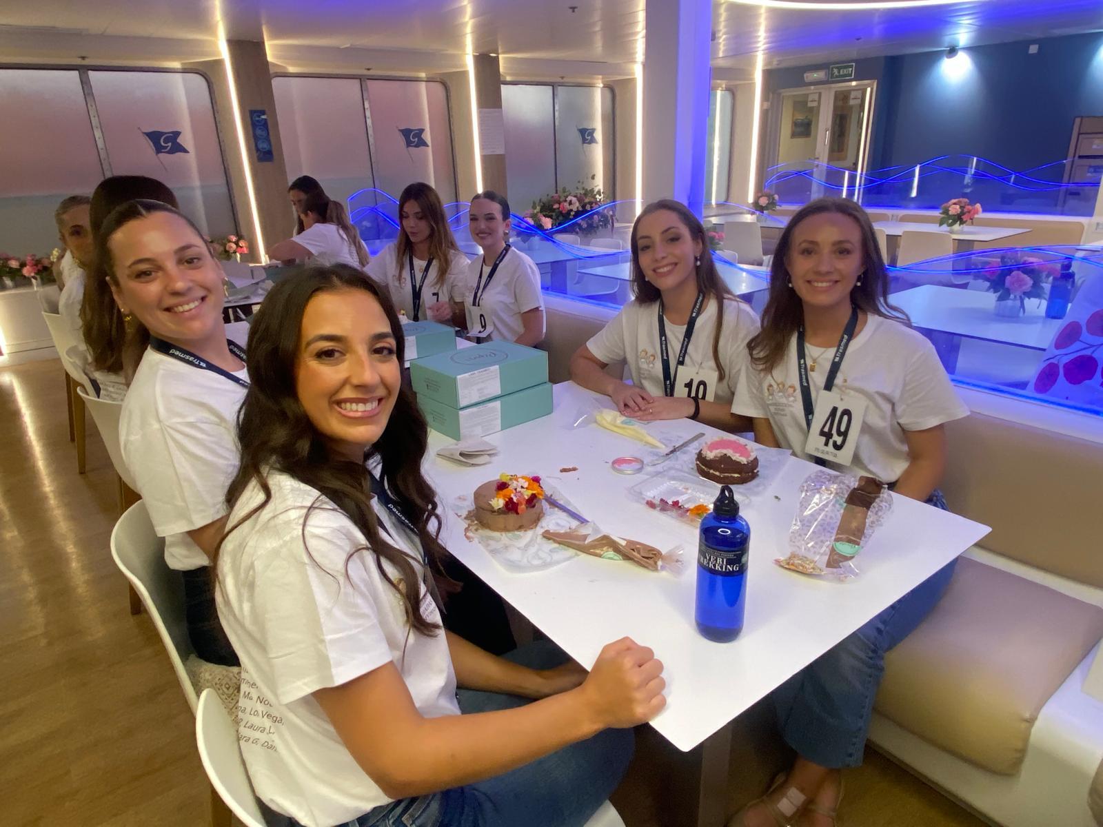 FOTOS | Las candidatas a fallera mayor de Valencia, de taller de repostería en alta mar
