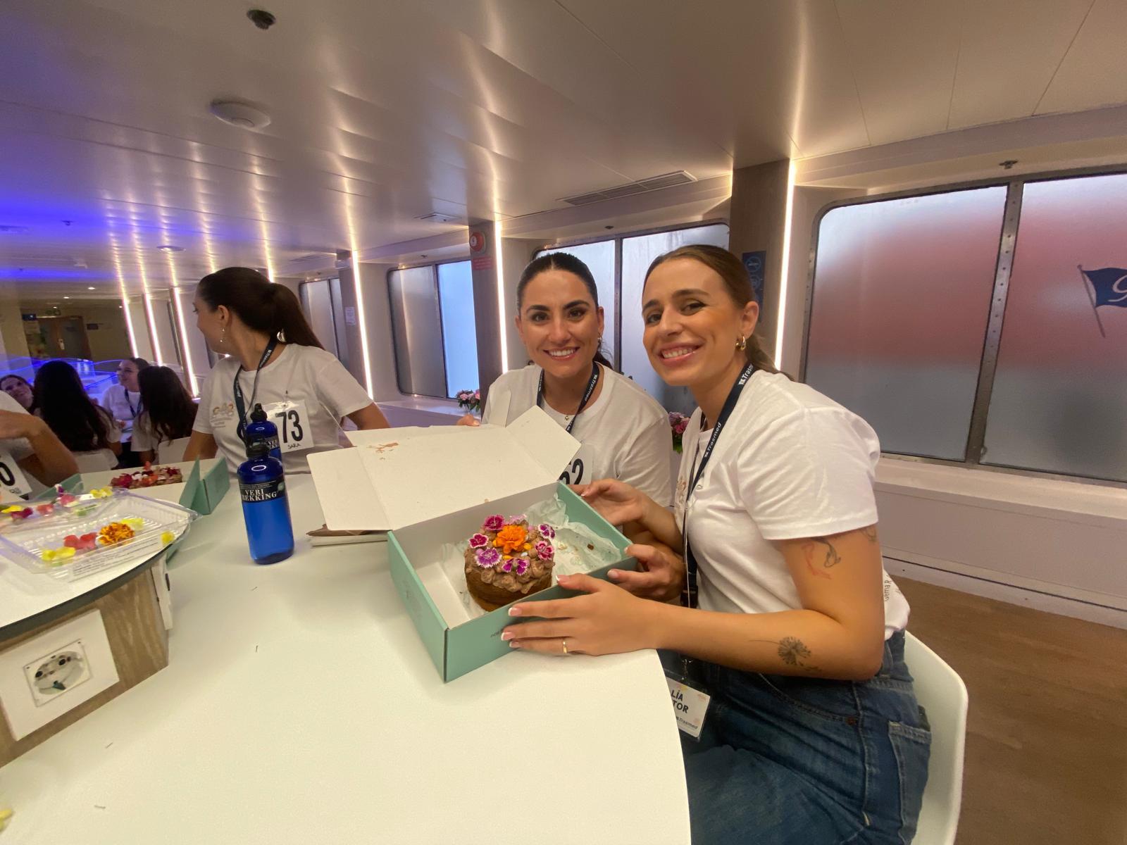 FOTOS | Las candidatas a fallera mayor de Valencia, de taller de repostería en alta mar
