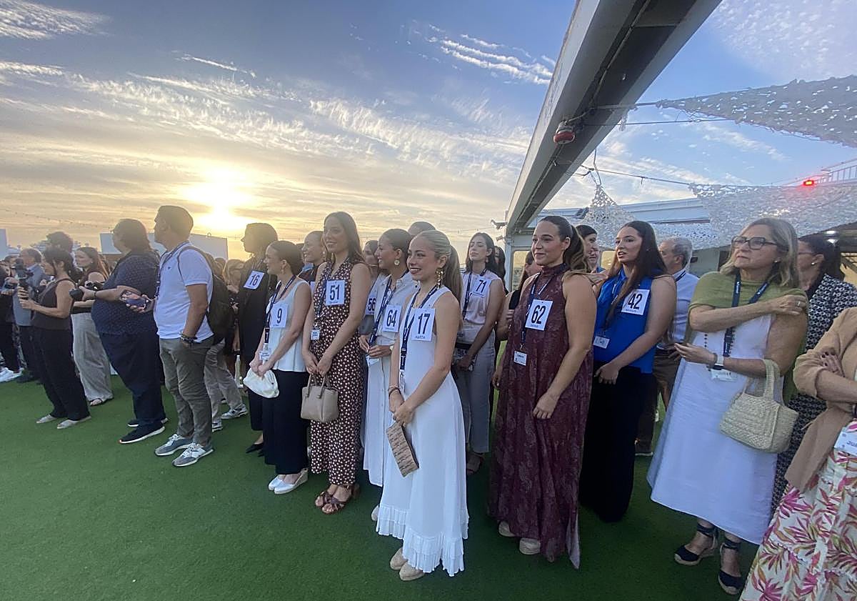 Imagen principal - Del brillibrilli de la cena en alta mar a las zapatillas de esparto para recorrer Mallorca