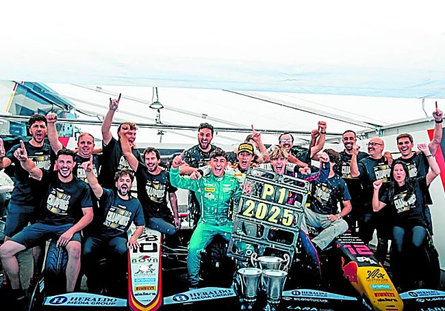 Los integrantes del Campos Racing celebran su título por equipos en Formula 3 el pasado 14 de septiembre.