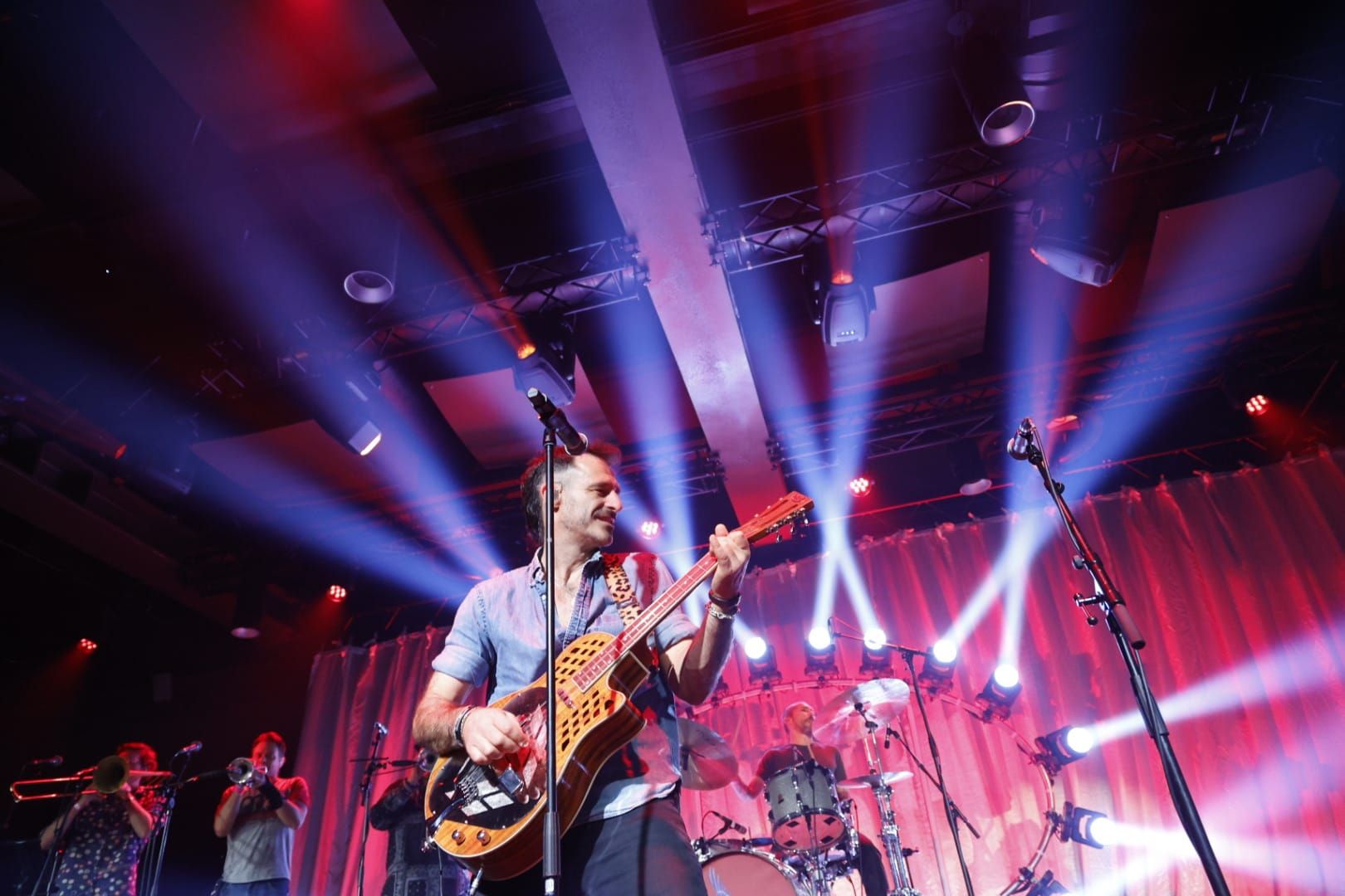 FOTOS | Cat Empire estrena la Sala Auditorio del Roig Arena