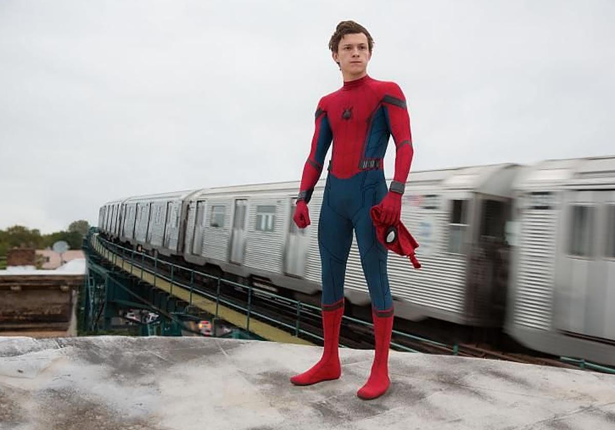El actor Tom Holland en una escena de la película 'Spider-man'.