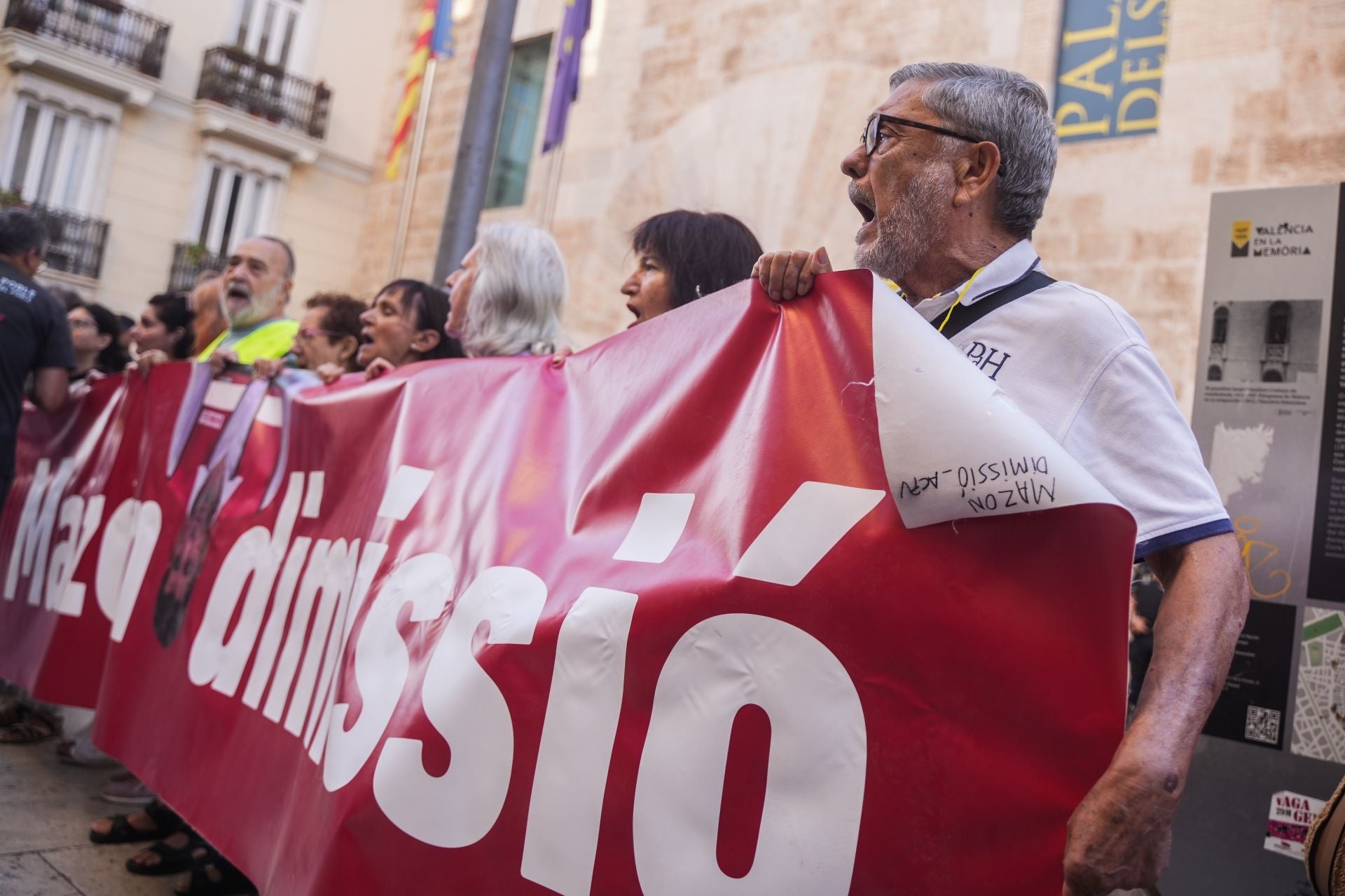 Las víctimas vuelven a pedir la dimisión de Mazón a las puertas de Les Corts
