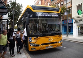 Metrobús de la nueva línea metropolitana entre Valencia y Xirivella.