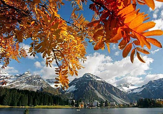 Paisaje otoñal en el cantón suizo de Grisons.
