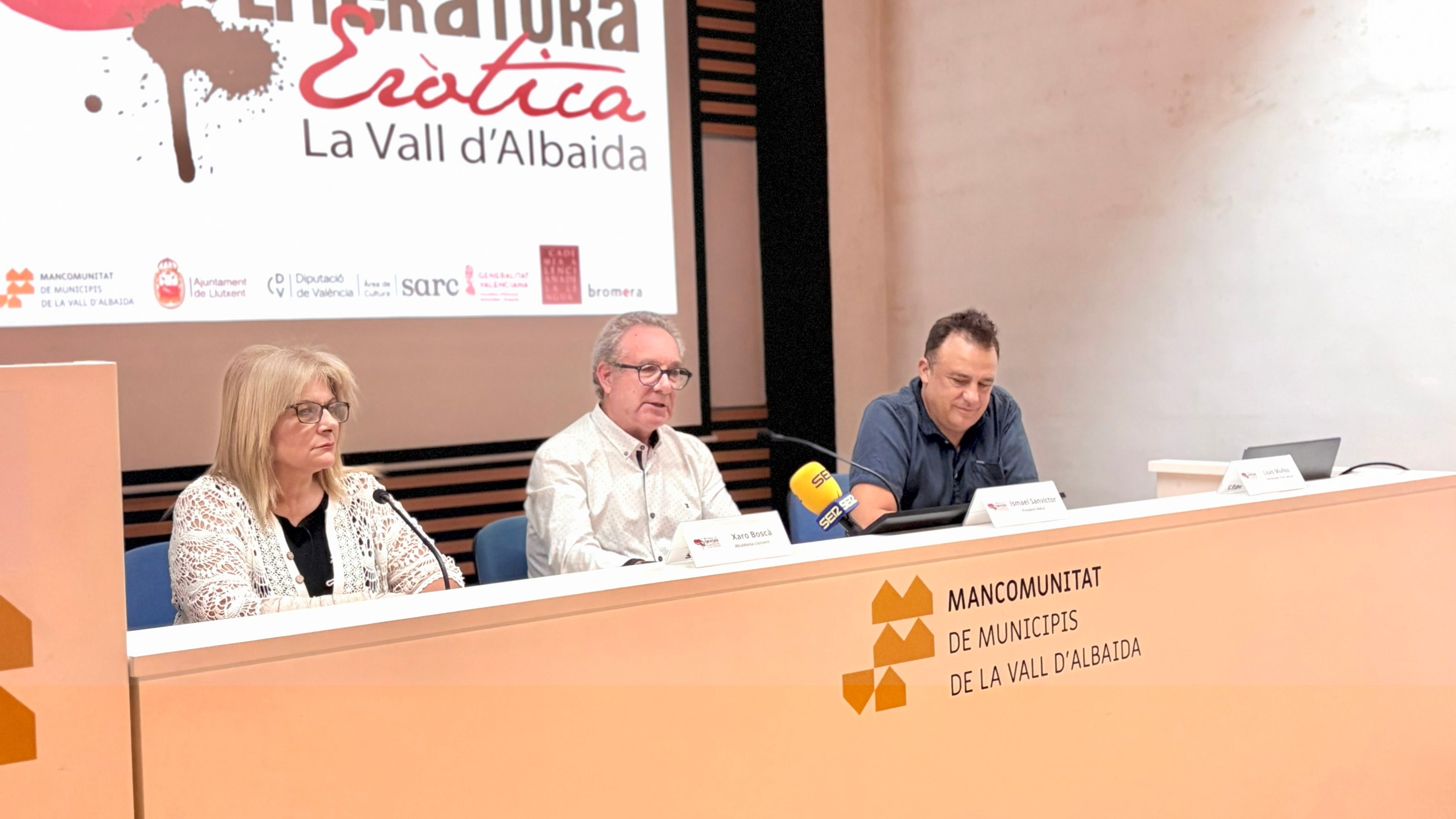 Momento de la presentación, en la sede de la Mancomunitat de Municipios de la Vall d'Albaida.