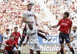 Tárrega salta por encima de Foulquier.