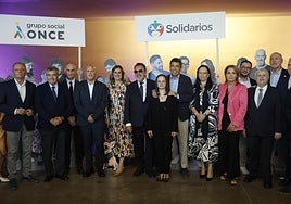 Autoridades y premiados en la gala de Grupo Social ONCE.