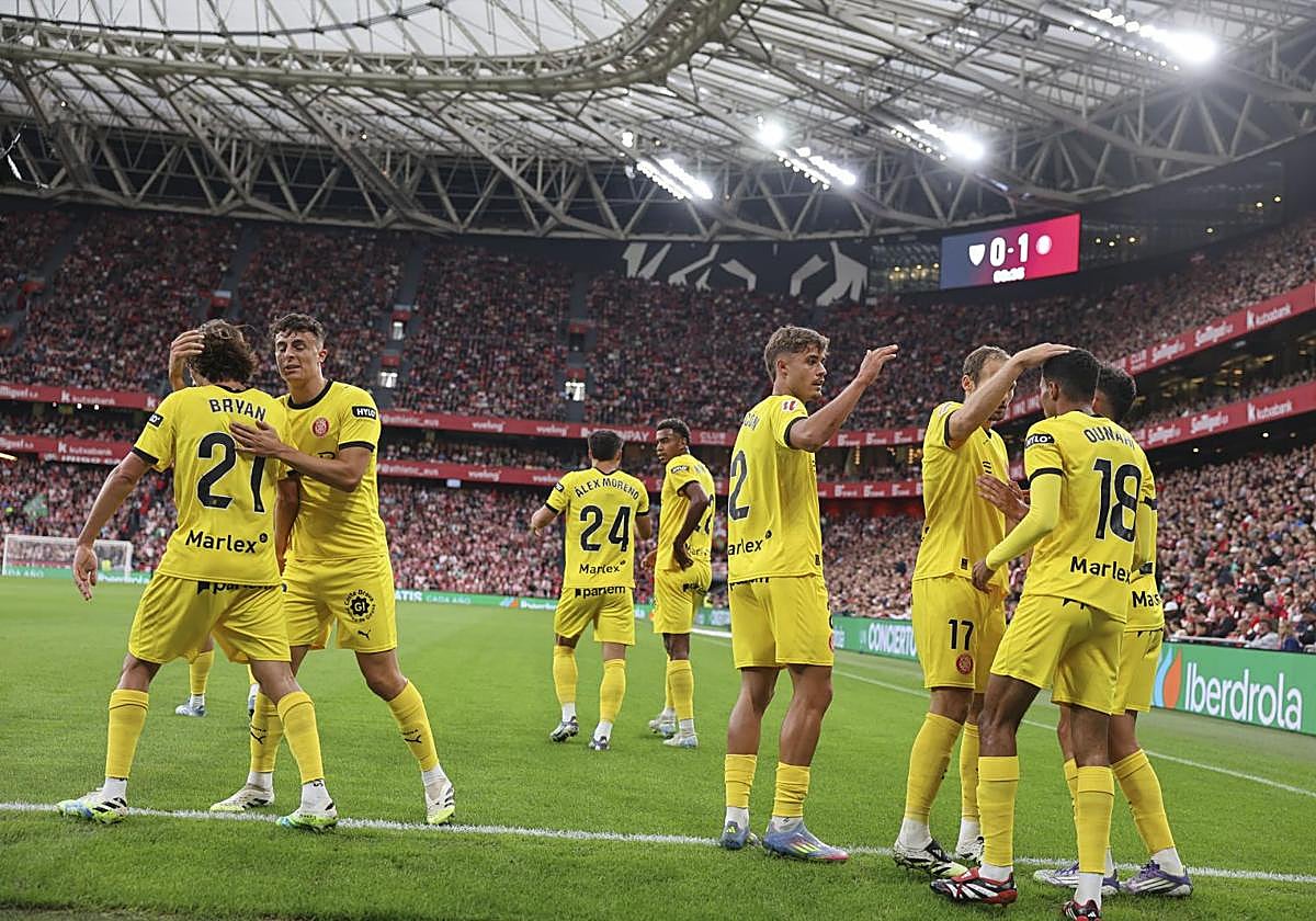 El Girona celebra un gol.