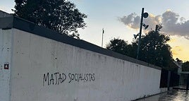 Pintadas aparecidas contra el PSPV en Ontinyent.